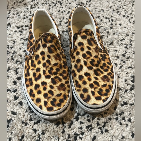 VANS Cheetah print slip ons size 
6.0 men -
7.5 women - Picture 1 of 6